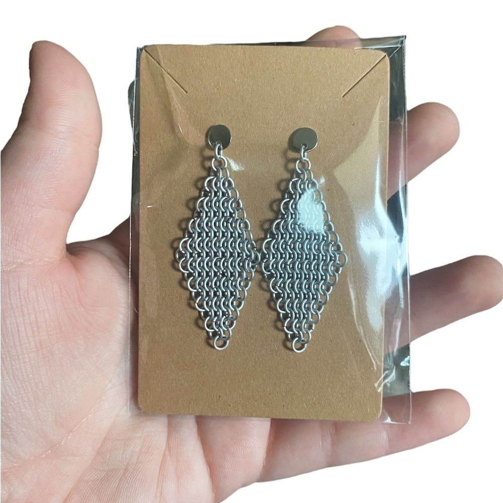 Handmade NWT’s Micro Chainmail Y2K Goth Grunge Medival Silver Dangle Earrings - Picture 4 of 4